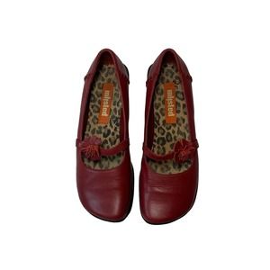 Unlisted women’s 6 burgundy Mary janes flats floral